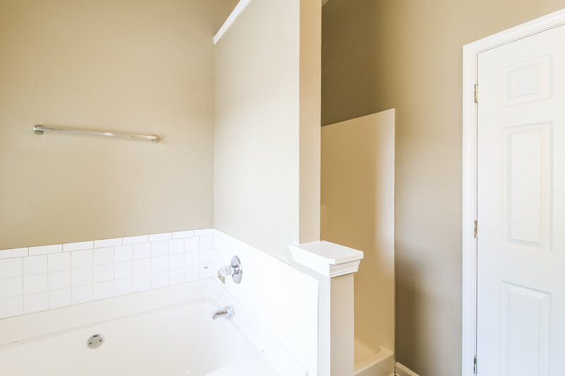 1,655/Mo, 70 Creekview Blvd Covington, GA 30016 Bathroom View
