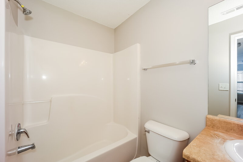 1,870/Mo, 346 Haverhill Ln Jonesboro, GA 30236 Bathroom View