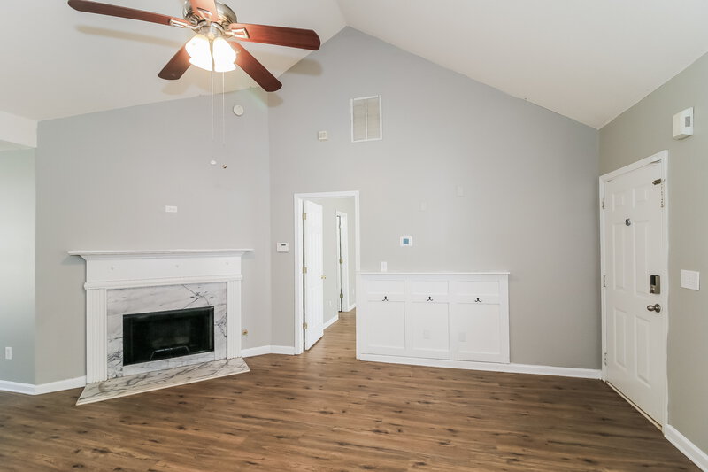 1,685/Mo, 565 Jackson Lake Rd McDonough, GA 30252 Living Room View