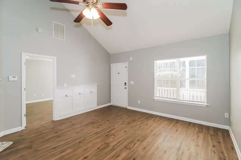 1,685/Mo, 565 Jackson Lake Rd McDonough, GA 30252 Living Room View 2