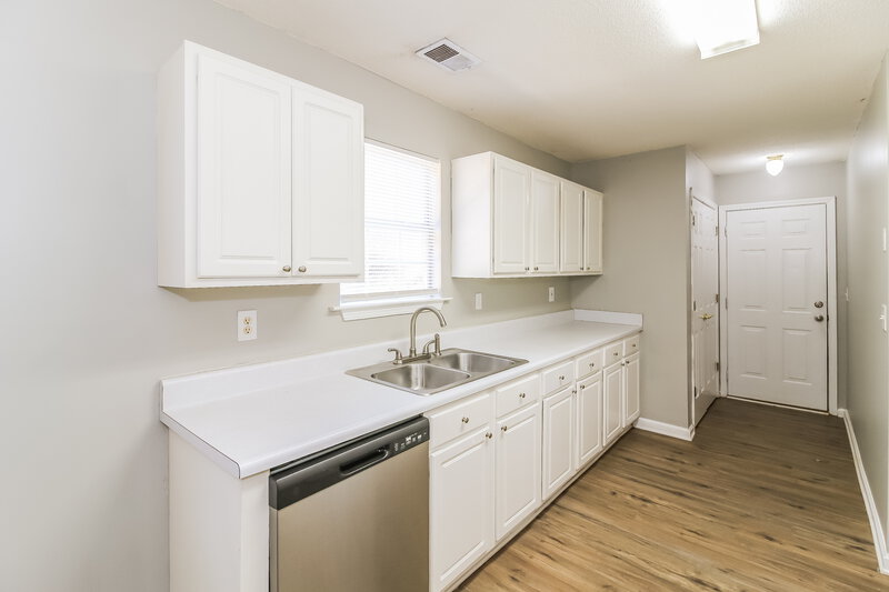 1,685/Mo, 565 Jackson Lake Rd McDonough, GA 30252 Kitchen View