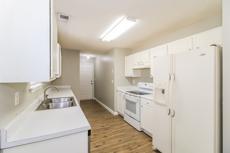 1,685/Mo, 565 Jackson Lake Rd McDonough, GA 30252 Kitchen View 2