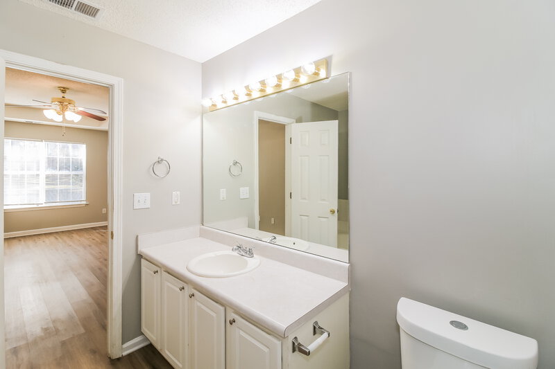 1,685/Mo, 565 Jackson Lake Rd McDonough, GA 30252 Main Bathroom View