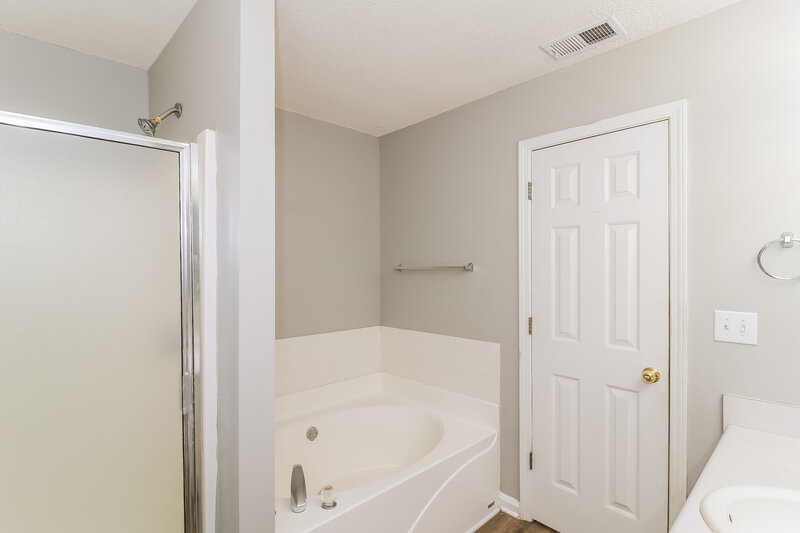 1,685/Mo, 565 Jackson Lake Rd McDonough, GA 30252 Main Bathroom View 2