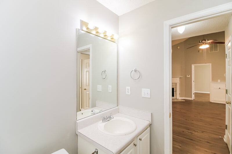 1,685/Mo, 565 Jackson Lake Rd McDonough, GA 30252 Bathroom View