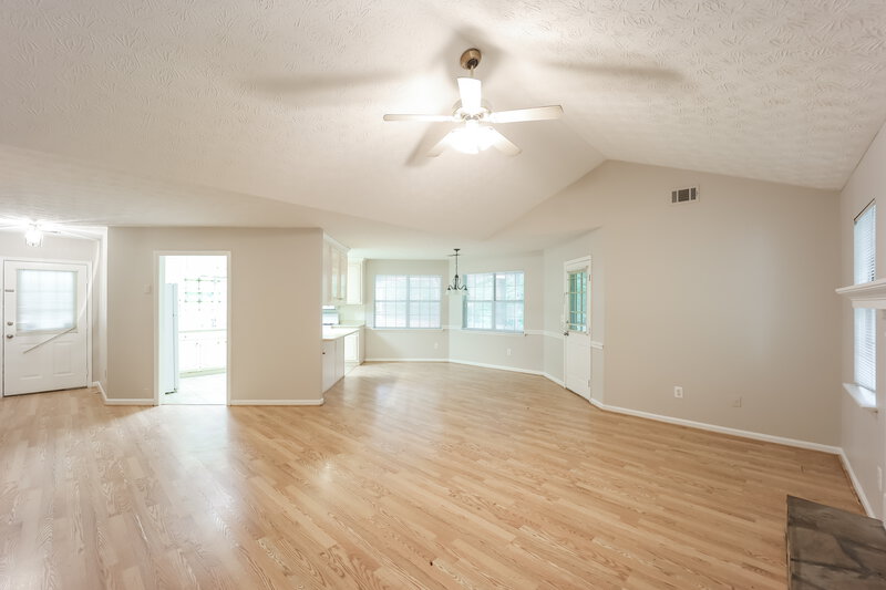 1,700/Mo, 85 Lakeside Dr Covington, GA 30016 Living Room View