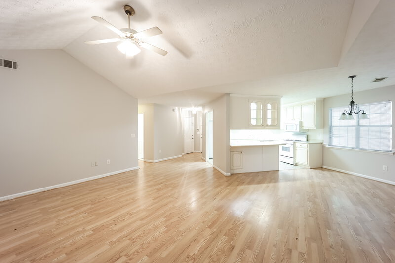 1,700/Mo, 85 Lakeside Dr Covington, GA 30016 Living Room View 3