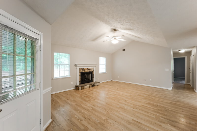 1,700/Mo, 85 Lakeside Dr Covington, GA 30016 Dining Room View