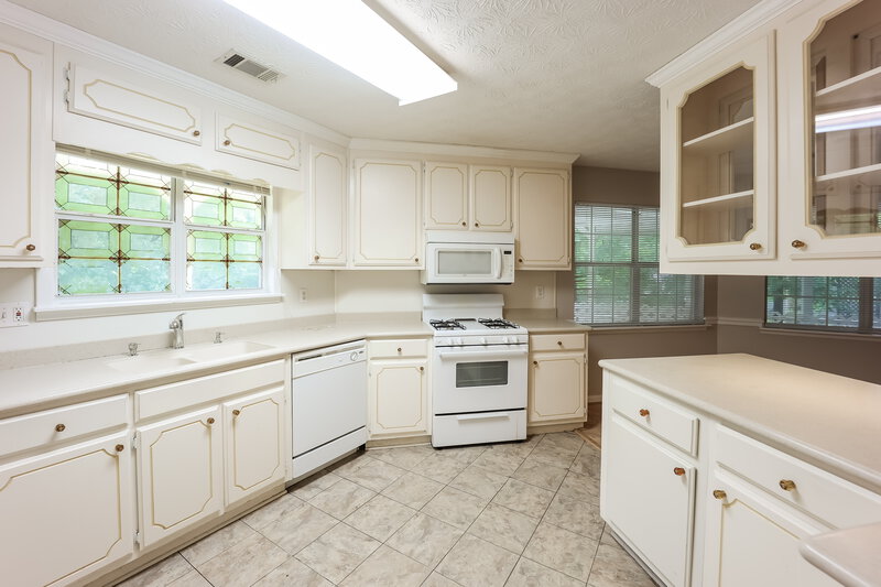 1,700/Mo, 85 Lakeside Dr Covington, GA 30016 Kitchen View