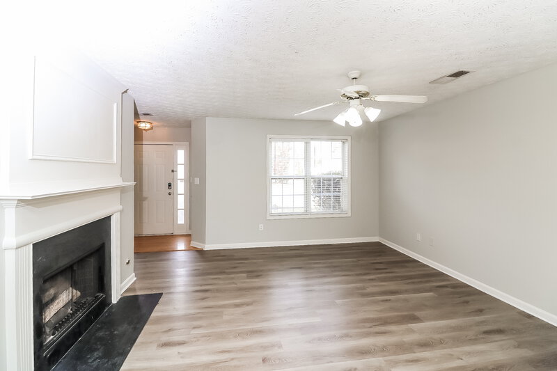 2,000/Mo, 2605 Duck Ct Austell, GA 30106 Living Room View 3