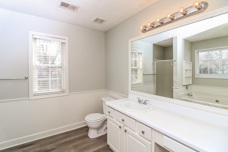 2,000/Mo, 2605 Duck Ct Austell, GA 30106 Main Bathroom View