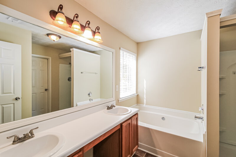 1,935/Mo, 384 Jasmine Dr Locust Grove, GA 30248 Main Bathroom View