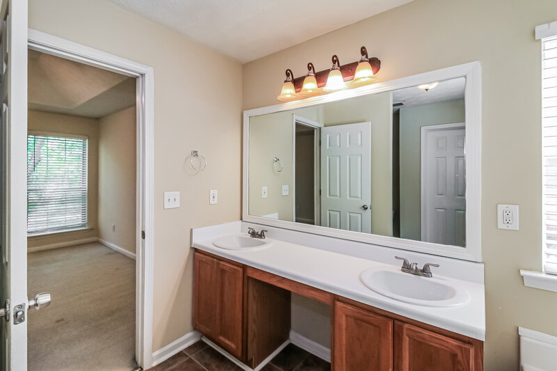1,935/Mo, 384 Jasmine Dr Locust Grove, GA 30248 Main Bathroom View 2