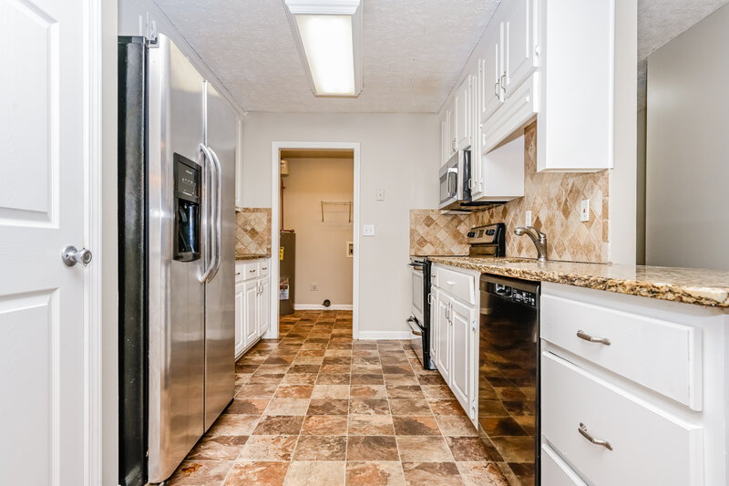 1,865/Mo, 725 Grove Pointe Cir Locust Grove, GA 30248 Kitchen View