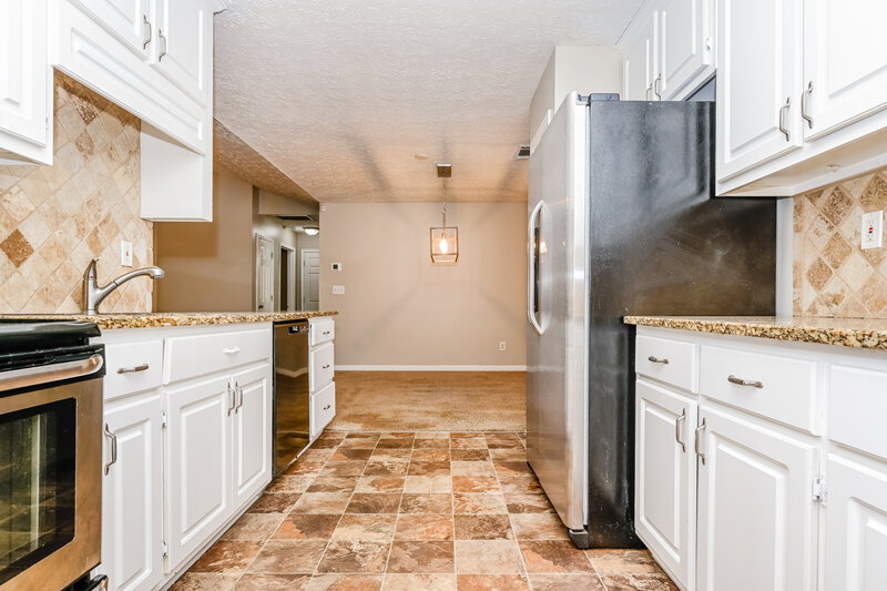 1,865/Mo, 725 Grove Pointe Cir Locust Grove, GA 30248 Kitchen View 2