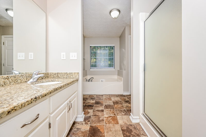 1,865/Mo, 725 Grove Pointe Cir Locust Grove, GA 30248 Main Bathroom View 2