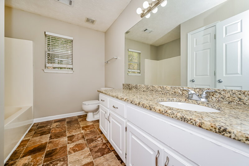 1,865/Mo, 725 Grove Pointe Cir Locust Grove, GA 30248 Bathroom View