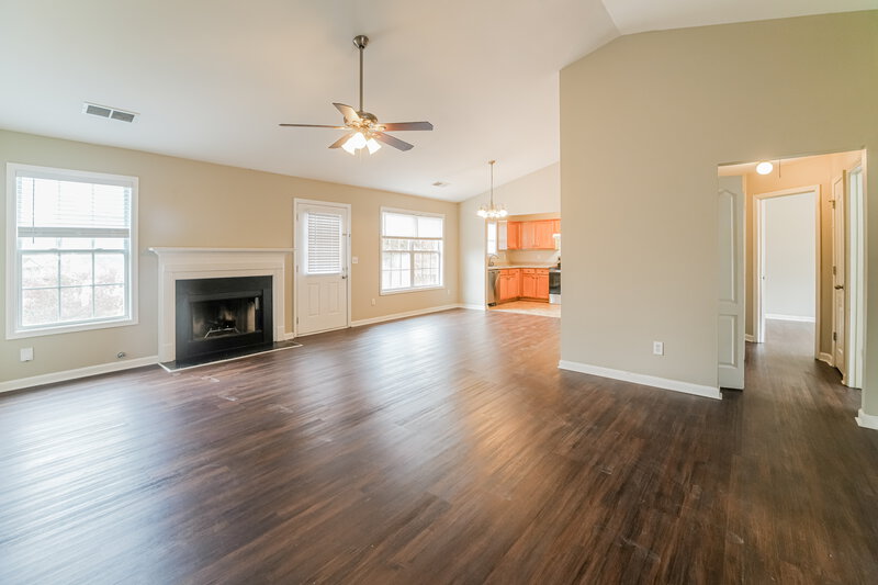 1,790/Mo, 4809 Camelot Dr Douglasville, GA 30135 Living Room View