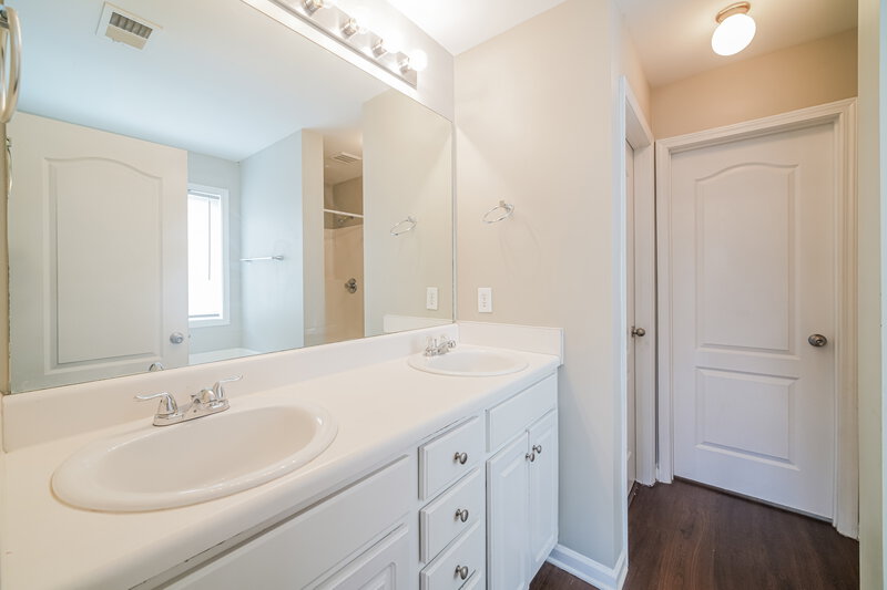 1,790/Mo, 4809 Camelot Dr Douglasville, GA 30135 Main Bathroom View