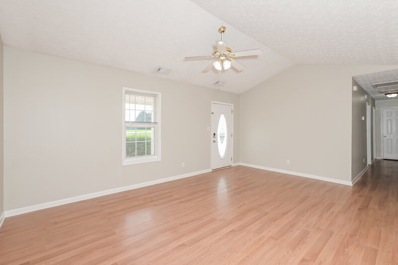2,590/Mo, 372 Kay Dr Winder, GA 30680 Living Room View 2