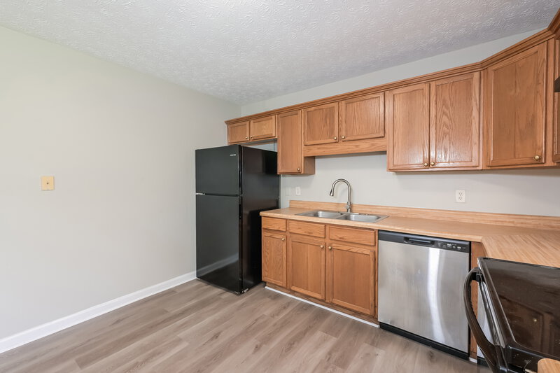 2,590/Mo, 372 Kay Dr Winder, GA 30680 Kitchen View 2