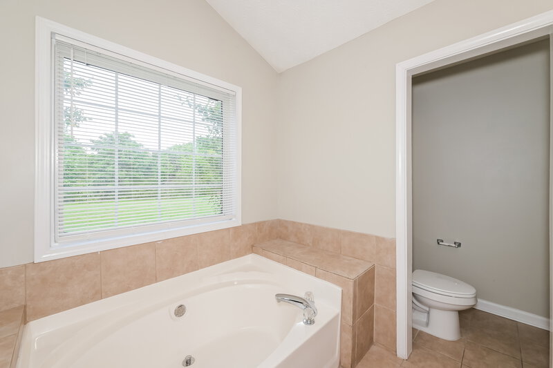 2,590/Mo, 372 Kay Dr Winder, GA 30680 Main Bathroom View 2