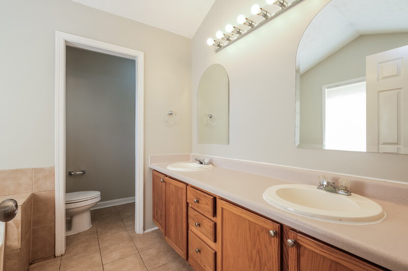 1,795/Mo, 372 Kay Dr Winder, GA 30680 Main Bathroom View