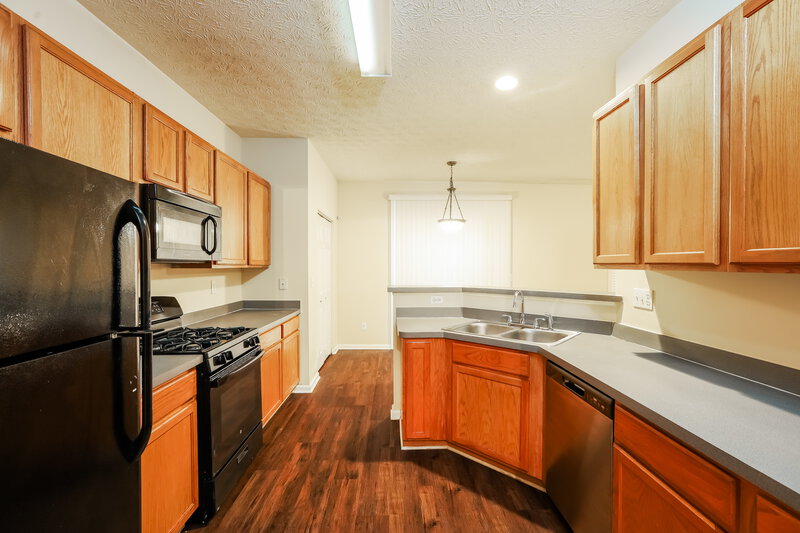 2,140/Mo, 7069 Silver Bend Overlook Austell, GA 30168 Kitchen View