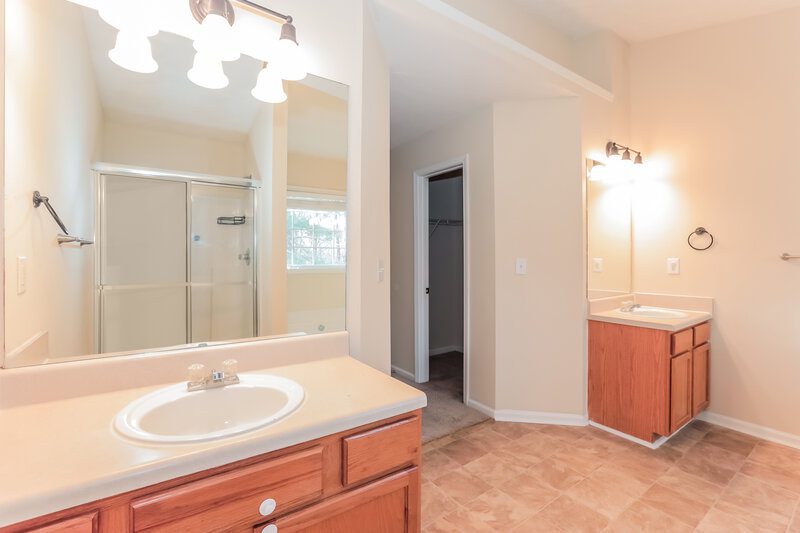 1,890/Mo, 7069 Silver Bend Overlook Austell, GA 30168 Main Bathroom View 2