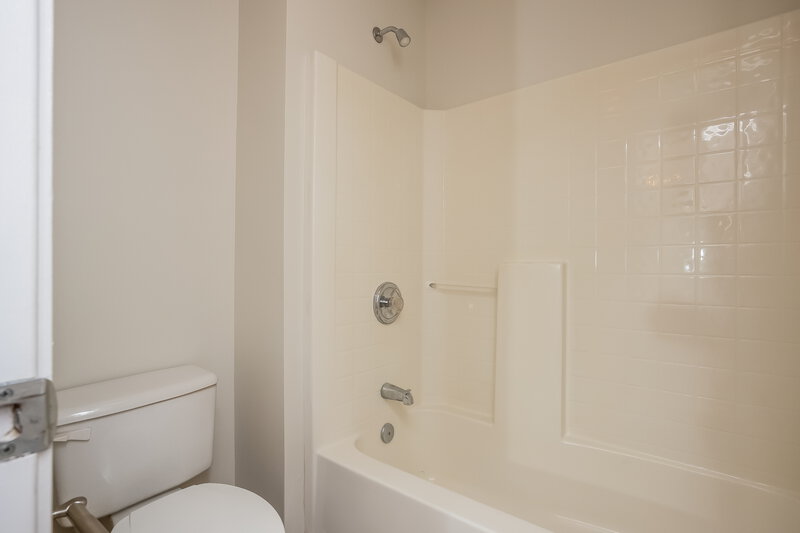 1,715/Mo, 109 Darbys Run Ct Hiram, GA 30141 Bathroom View 2