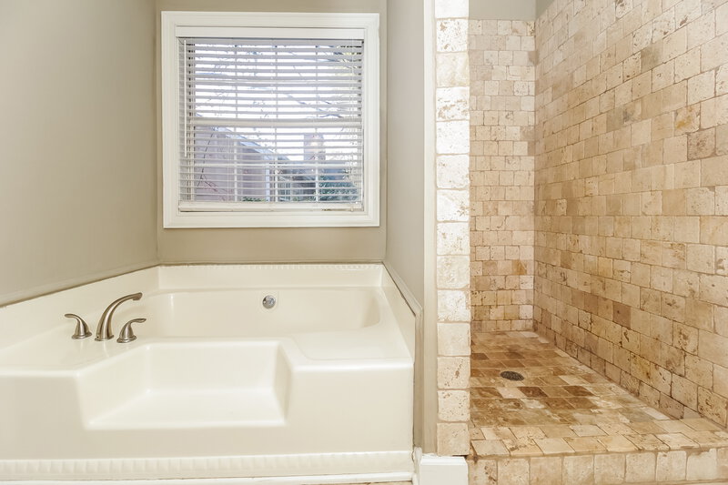 2,230/Mo, 2684 Candler Dr SW Marietta, GA 30064 Bathroom View 2