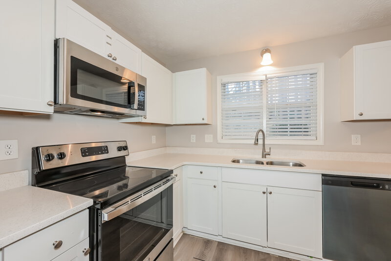 1,990/Mo, 7219 Monterey Ave Lithonia, GA 30058 Kitchen View