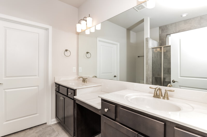 2,220/Mo, 115 Alcovy Ct Griffin, GA 30223 Main Bathroom View