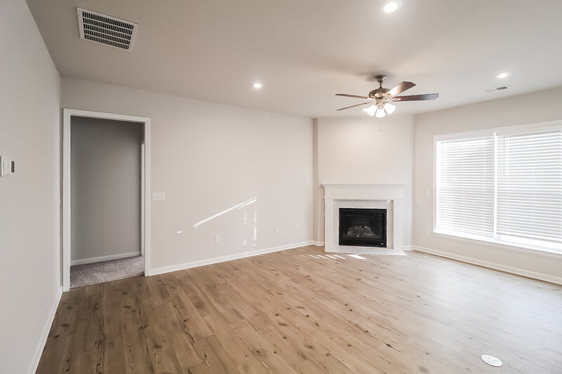 2,295/Mo, 206 Nuttall Dr Griffin, GA 30223 Living Room View 2