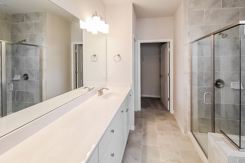 2,295/Mo, 206 Nuttall Dr Griffin, GA 30223 Main Bathroom View