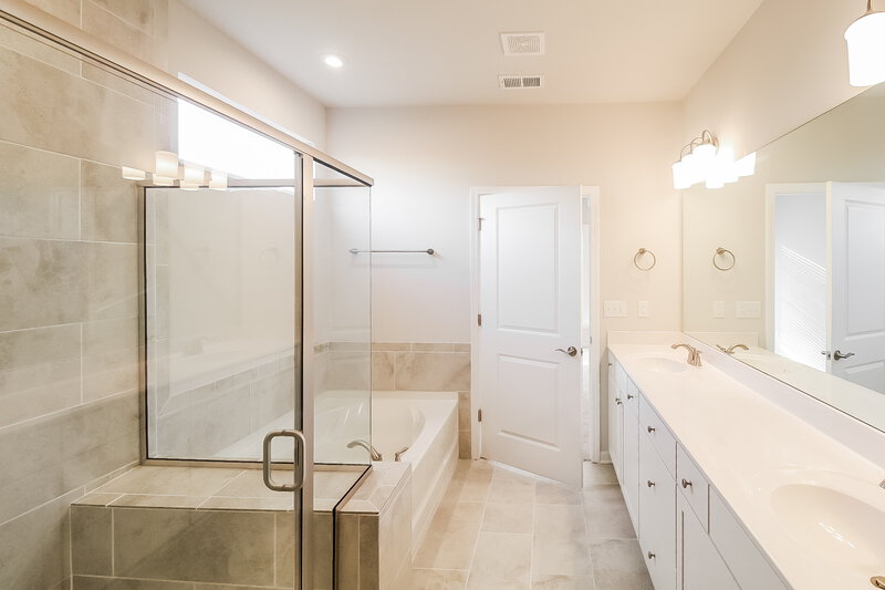 2,295/Mo, 206 Nuttall Dr Griffin, GA 30223 Main Bathroom View 2