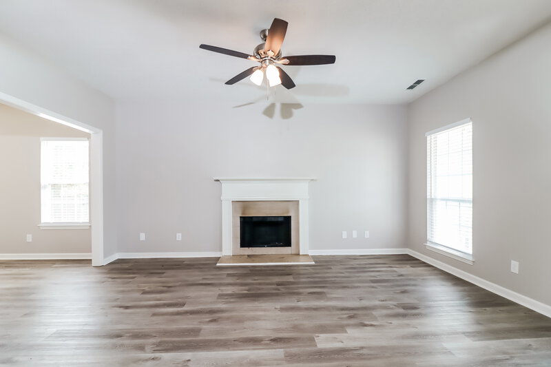 2,300/Mo, 350 Prescott Ct Newnan, GA 30265 Living Room View 2