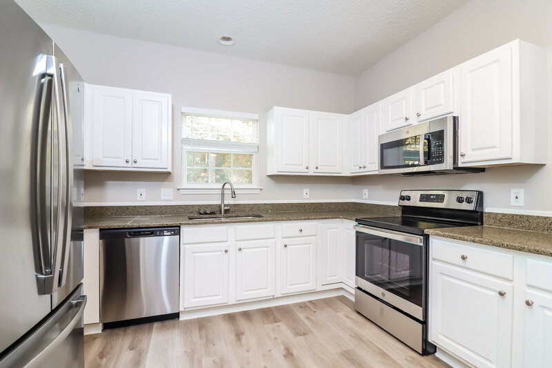 2,300/Mo, 350 Prescott Ct Newnan, GA 30265 Kitchen View 2