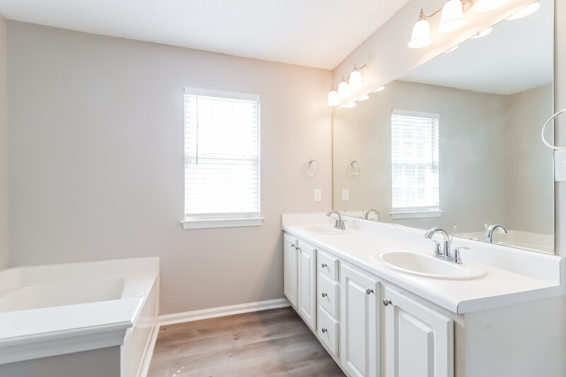 2,300/Mo, 350 Prescott Ct Newnan, GA 30265 Main Bathroom View