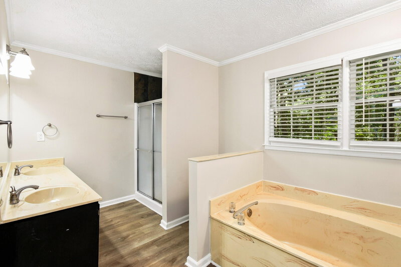 2,275/Mo, 3881 Wintergreen Ct Marietta, GA 30062 Primary Bathroom View 2