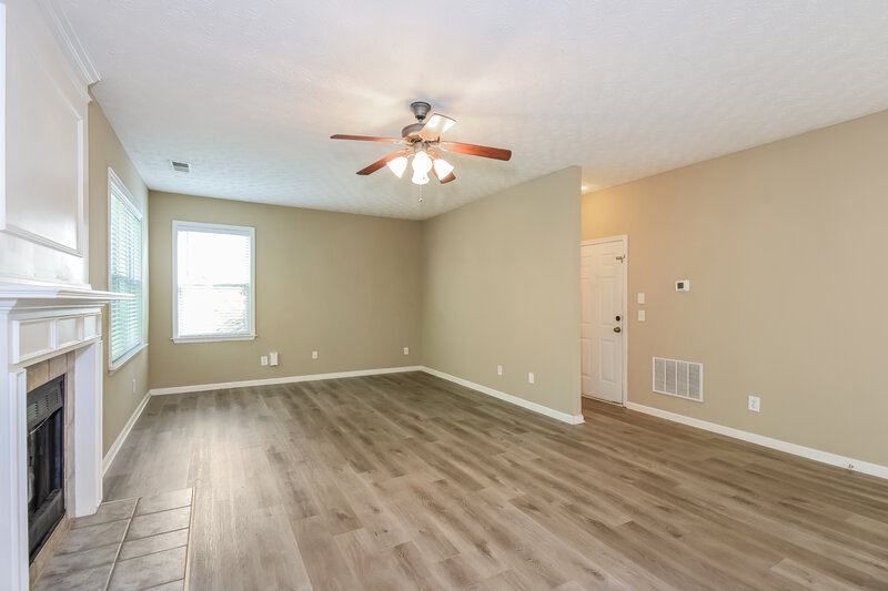 2,565/Mo, 934 Mill Creek Ave Canton, GA 30115 Living Room View