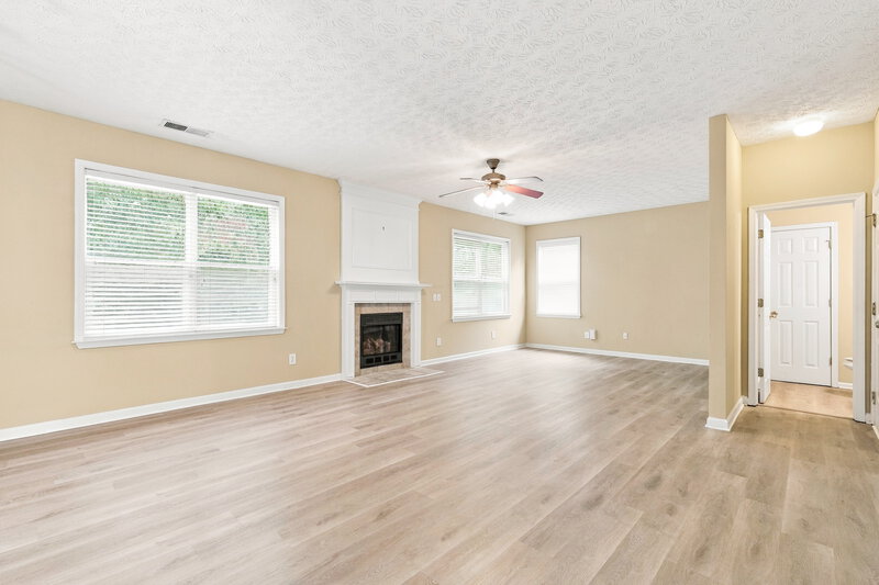 2,460/Mo, 934 Mill Creek Ave Canton, GA 30115 Living Room View