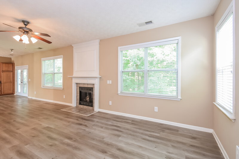 2,565/Mo, 934 Mill Creek Ave Canton, GA 30115 Living Room View 2