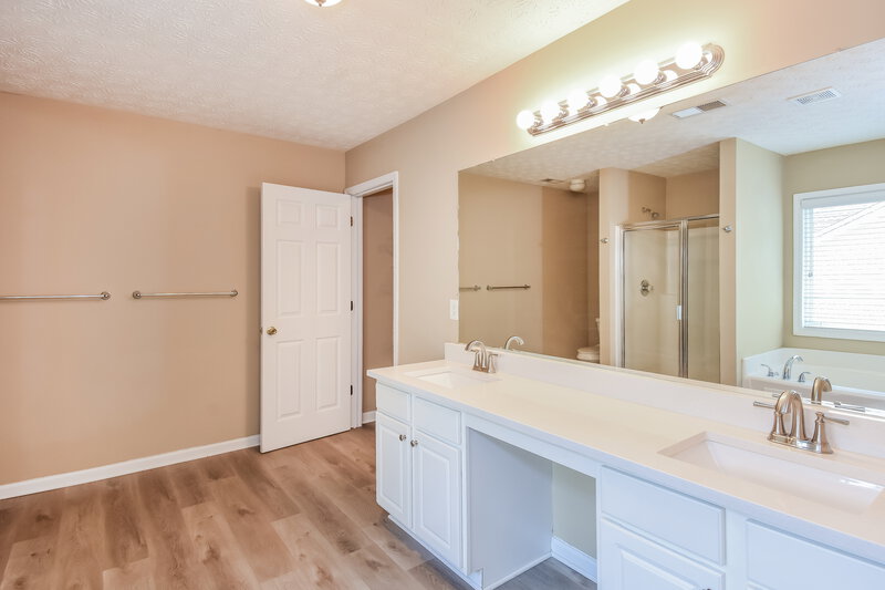 2,565/Mo, 934 Mill Creek Ave Canton, GA 30115 Main Bathroom View
