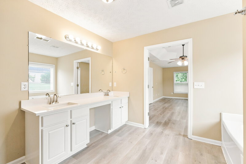 2,460/Mo, 934 Mill Creek Ave Canton, GA 30115 Primary Bathroom View