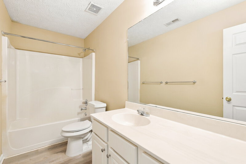 2,460/Mo, 934 Mill Creek Ave Canton, GA 30115 Bathroom View