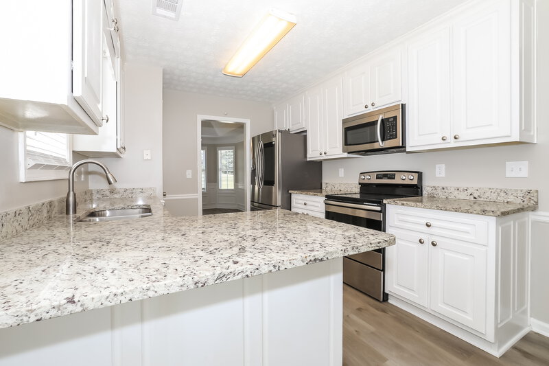 2,420/Mo, 80 Pebble Brooke Ct Covington, GA 30016 Kitchen View 2
