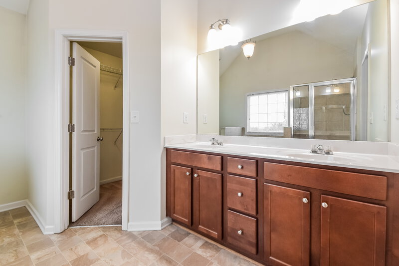 2,670/Mo, 5943 Vinings Vintage Way Mableton, GA 30126 Main Bathroom View