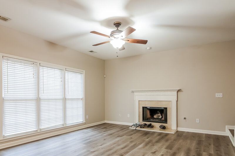 2,690/Mo, 990 Amberton Ln Powder Springs, GA 30127 Living Room View