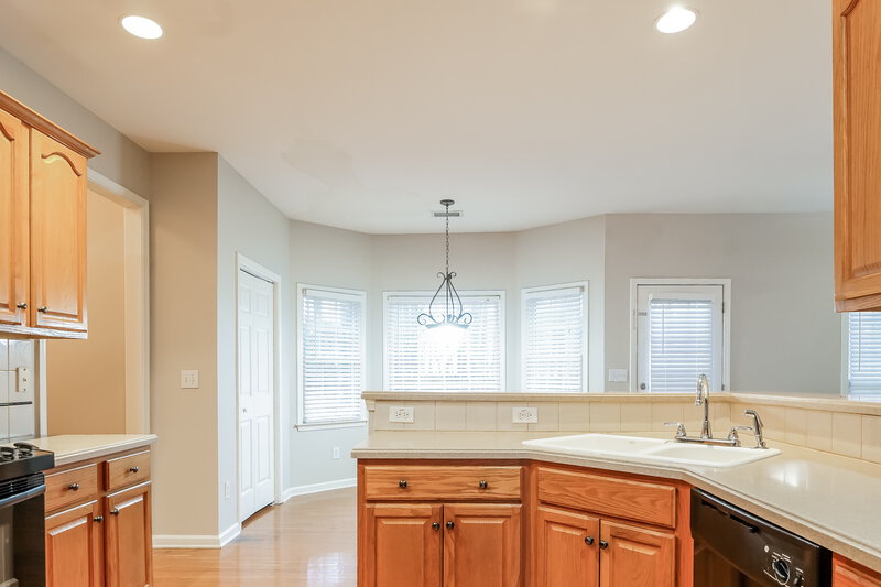 2,690/Mo, 990 Amberton Ln Powder Springs, GA 30127 Kitchen View